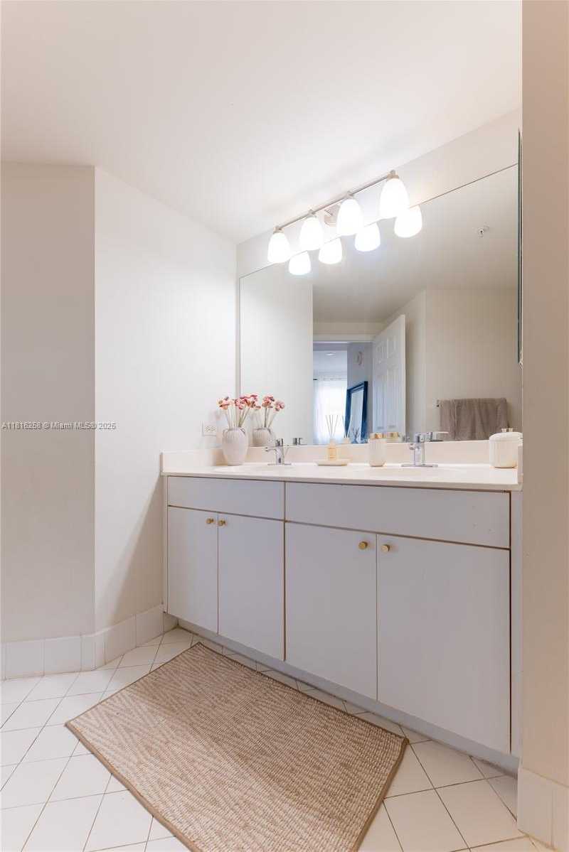 Small Image of 17100 NORTH BAY RD #PH1912, Sunny Isles Beach Number 22