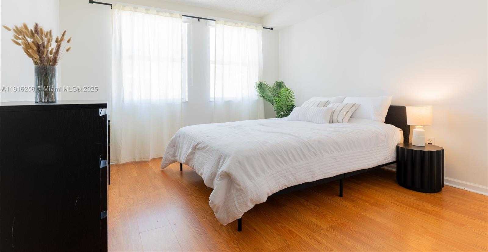 Small Image of 17100 NORTH BAY RD #PH1912, Sunny Isles Beach Number 24