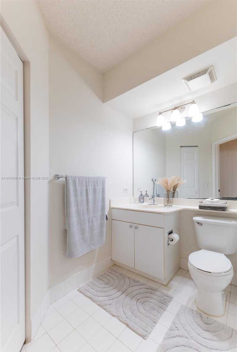 Small Image of 17100 NORTH BAY RD #PH1912, Sunny Isles Beach Number 28