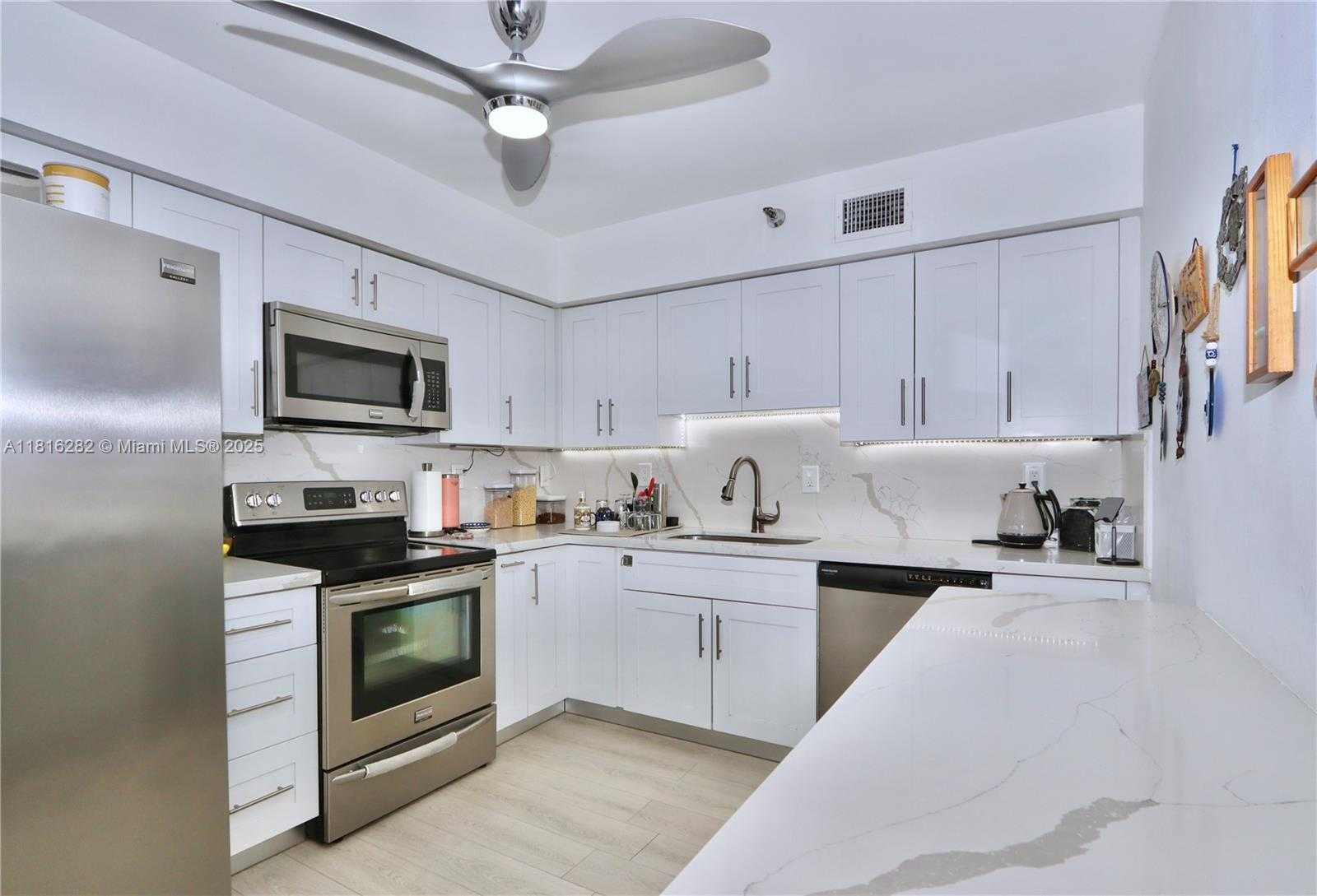 Small Image of 3530 MYSTIC POINTE DR #3008, Aventura Number 6