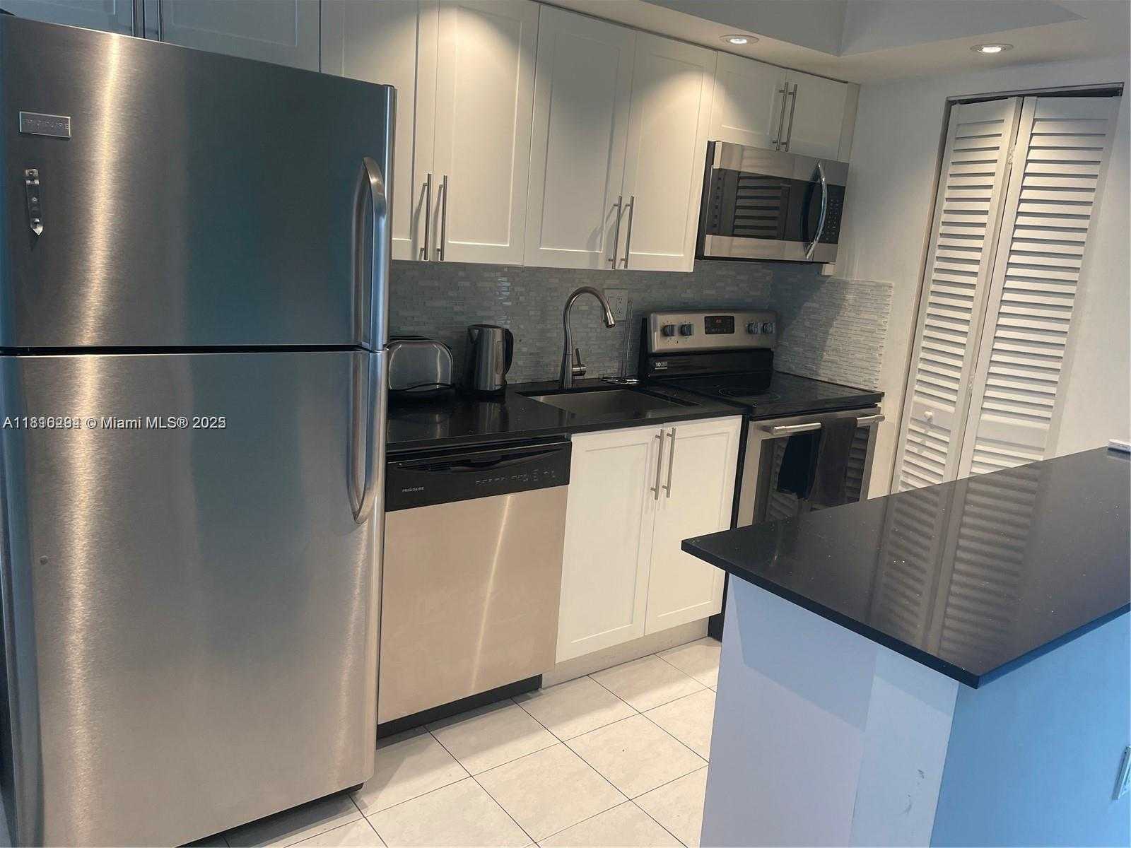 Small Image of 201 178TH DR #326, Sunny Isles Beach Number 3