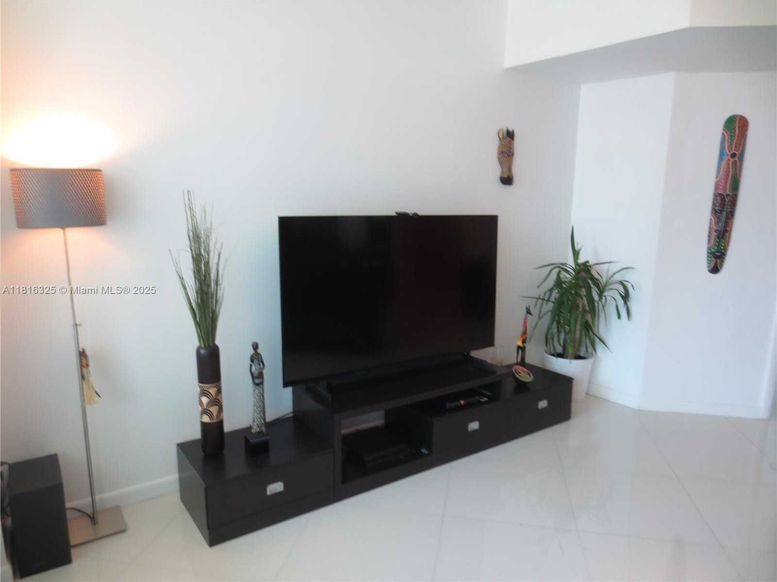 Small Image of 350 SOUTH MIAMI AVE #1812, Miami Number 3