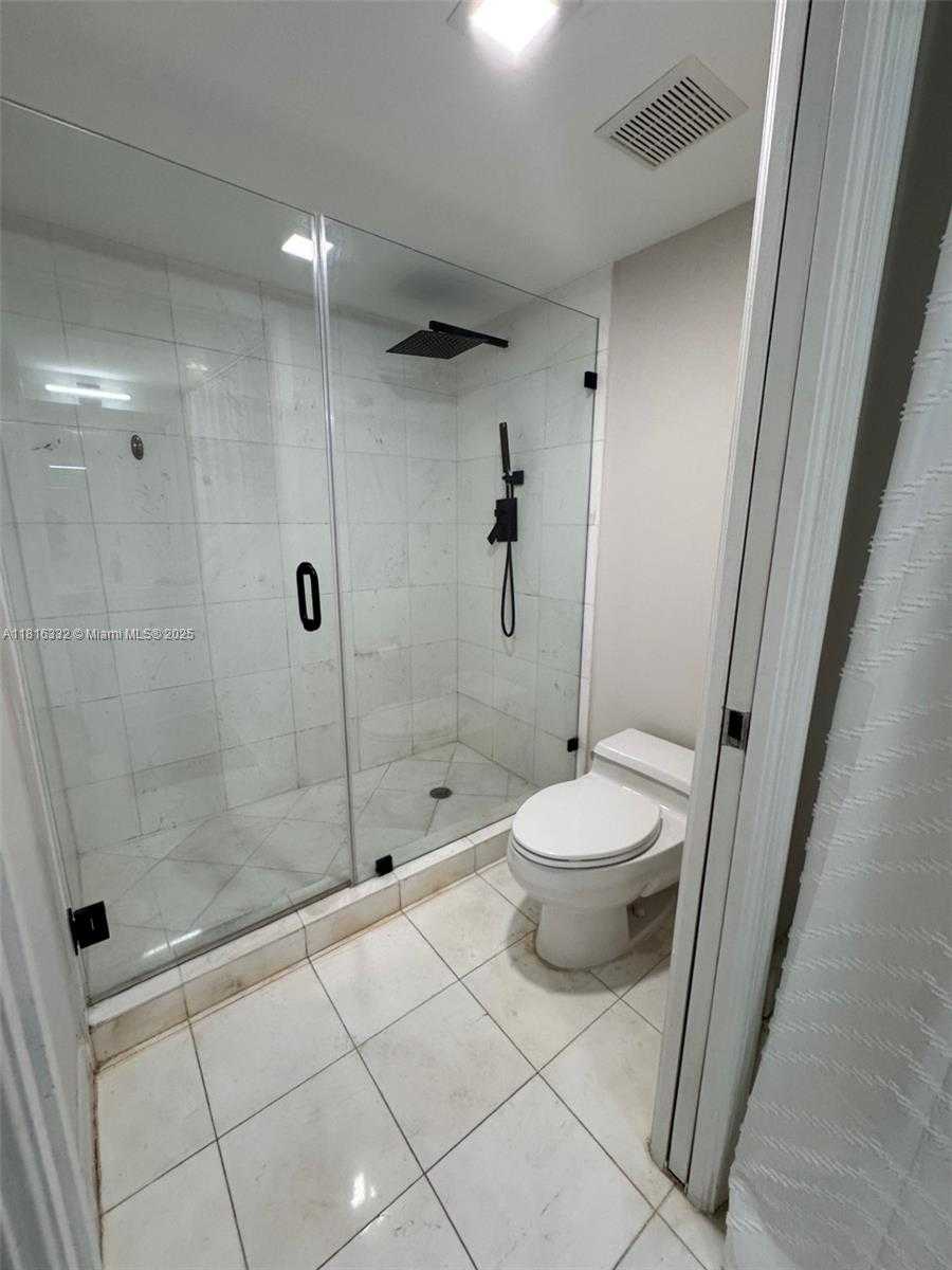 Small Image of 3530 MYSTIC POINTE DR #1907, Aventura Number 13