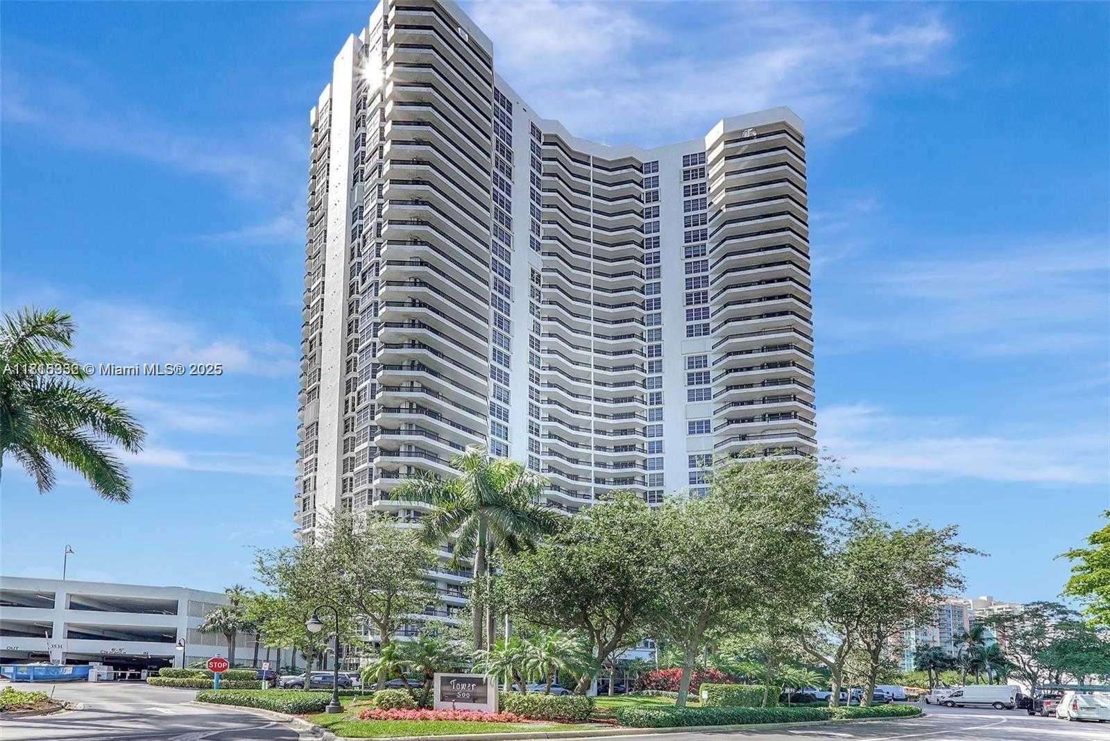 Small Image of 3530 MYSTIC POINTE DR #1907, Aventura Number 2