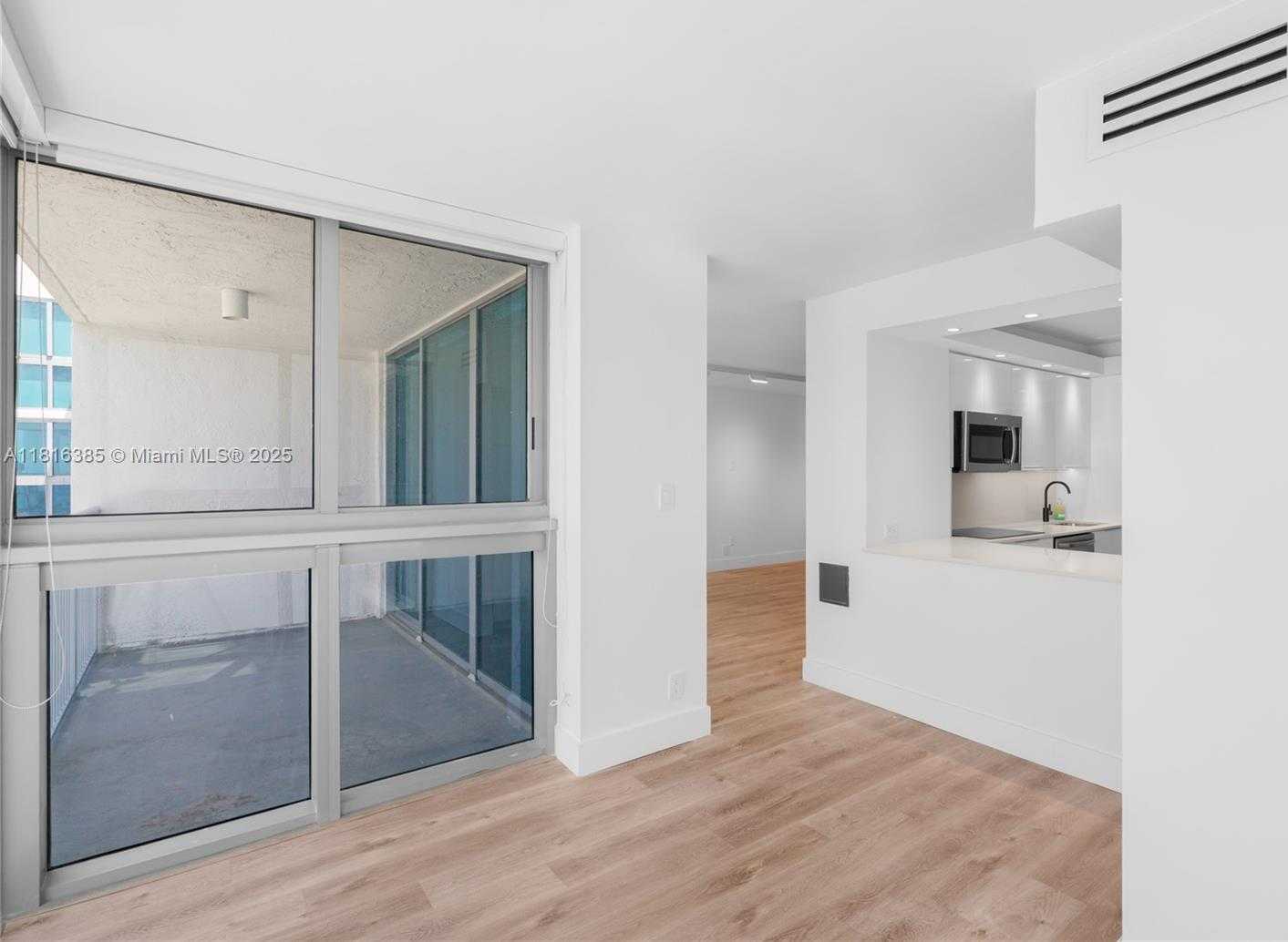 Small Image of 2655 COLLINS AVE #2408, Miami Beach Number 10