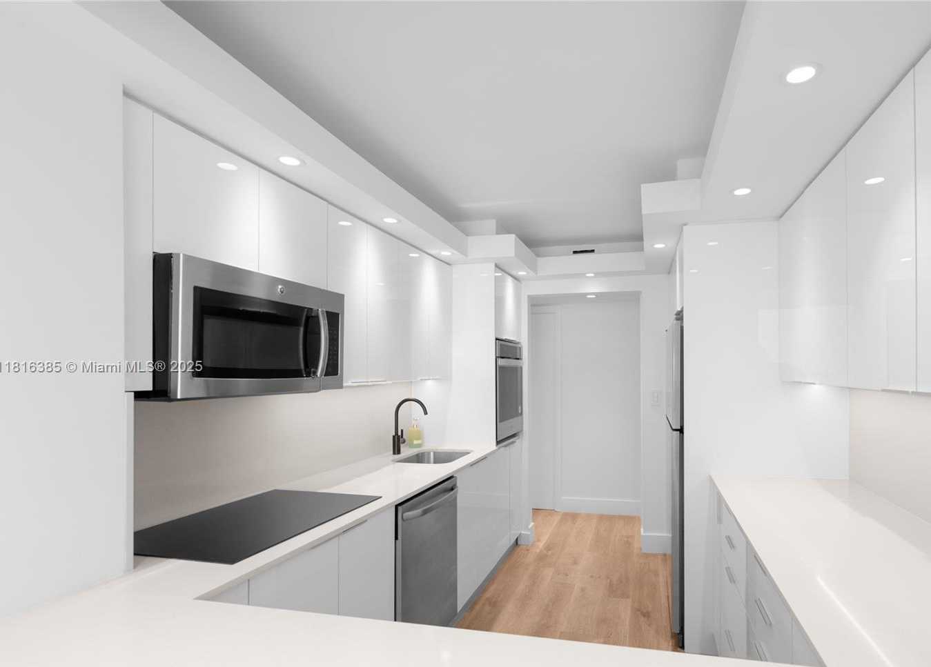Small Image of 2655 COLLINS AVE #2408, Miami Beach Number 11