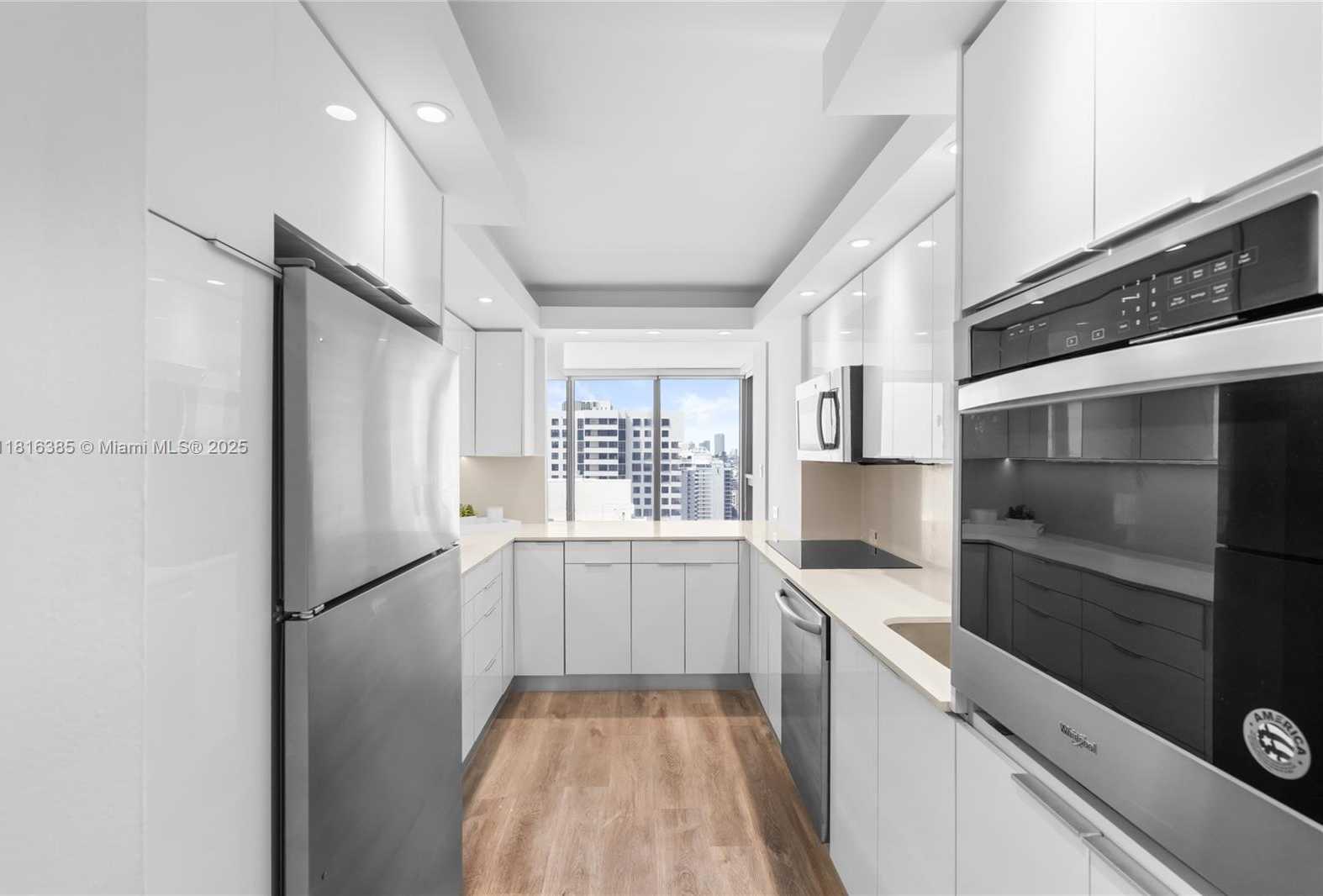 Small Image of 2655 COLLINS AVE #2408, Miami Beach Number 12