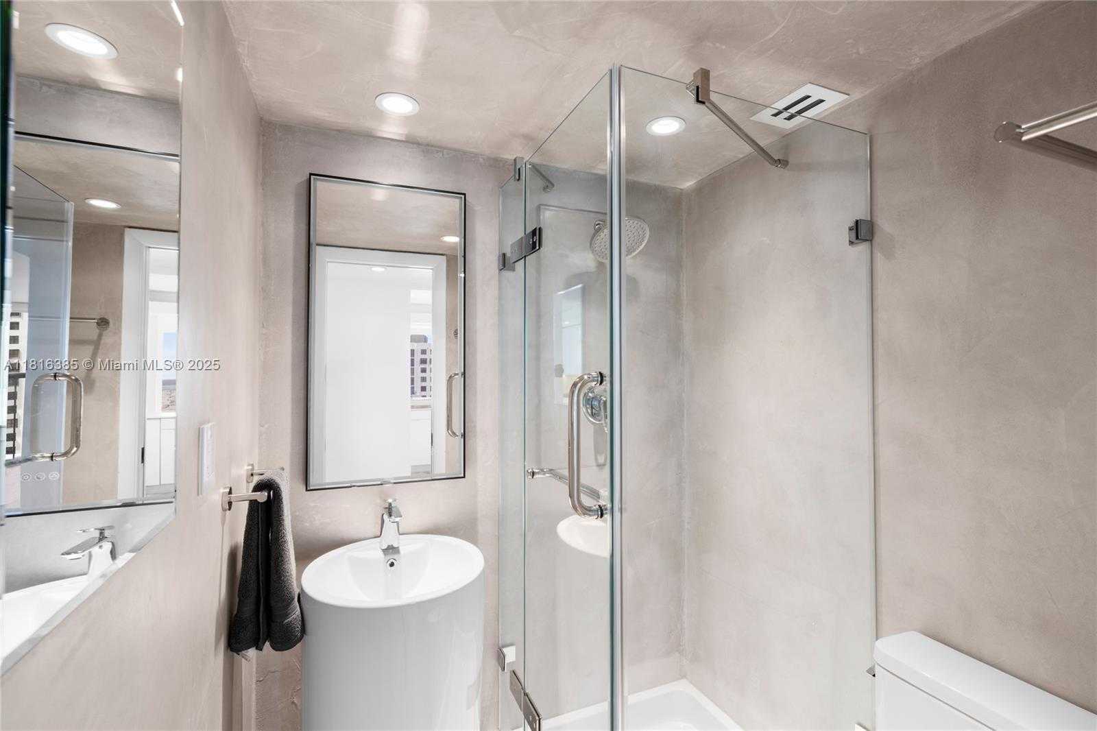 Small Image of 2655 COLLINS AVE #2408, Miami Beach Number 13