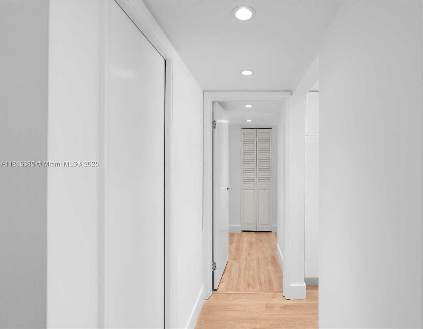 Small Image of 2655 COLLINS AVE #2408, Miami Beach Number 14