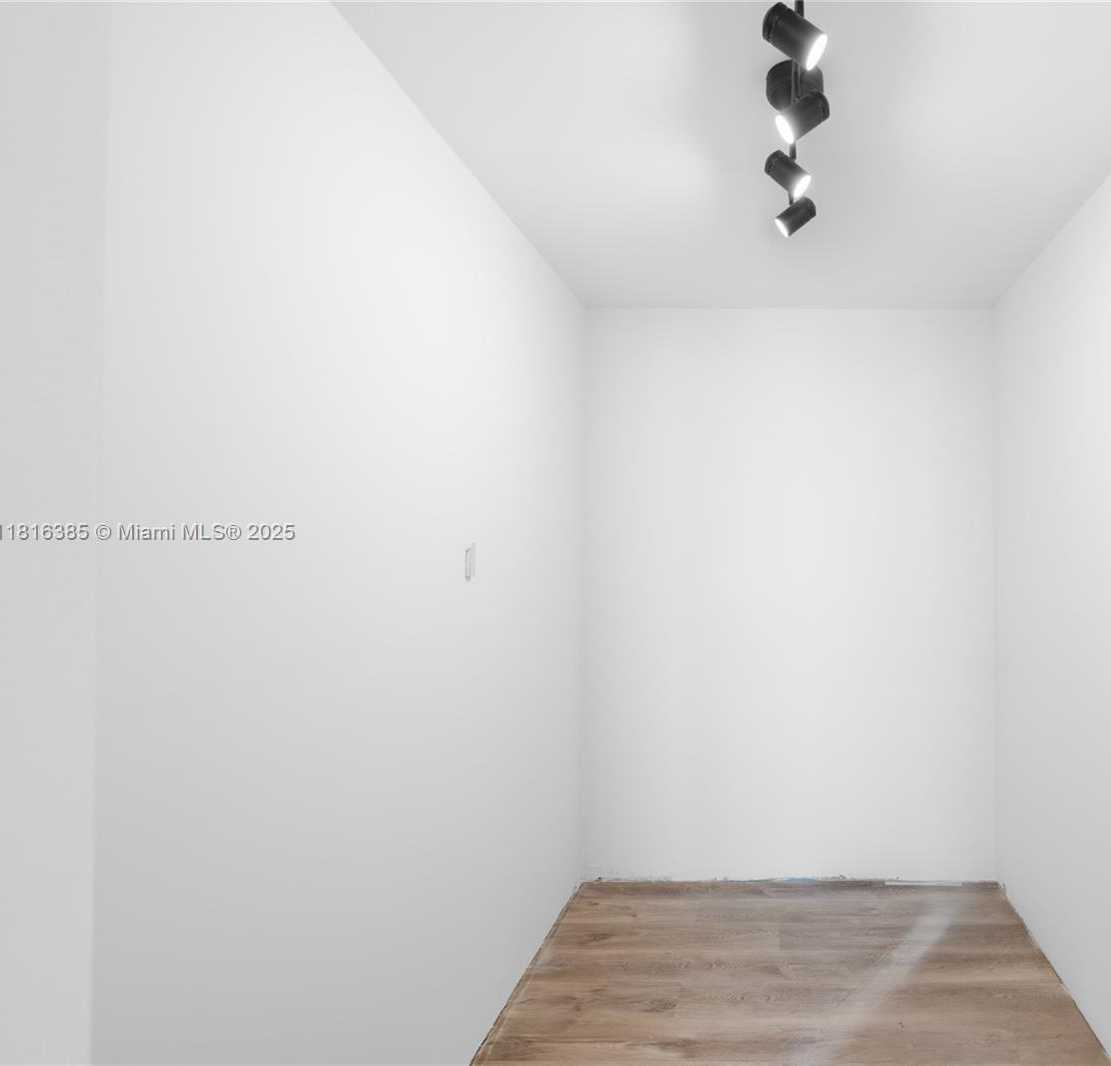 Small Image of 2655 COLLINS AVE #2408, Miami Beach Number 15