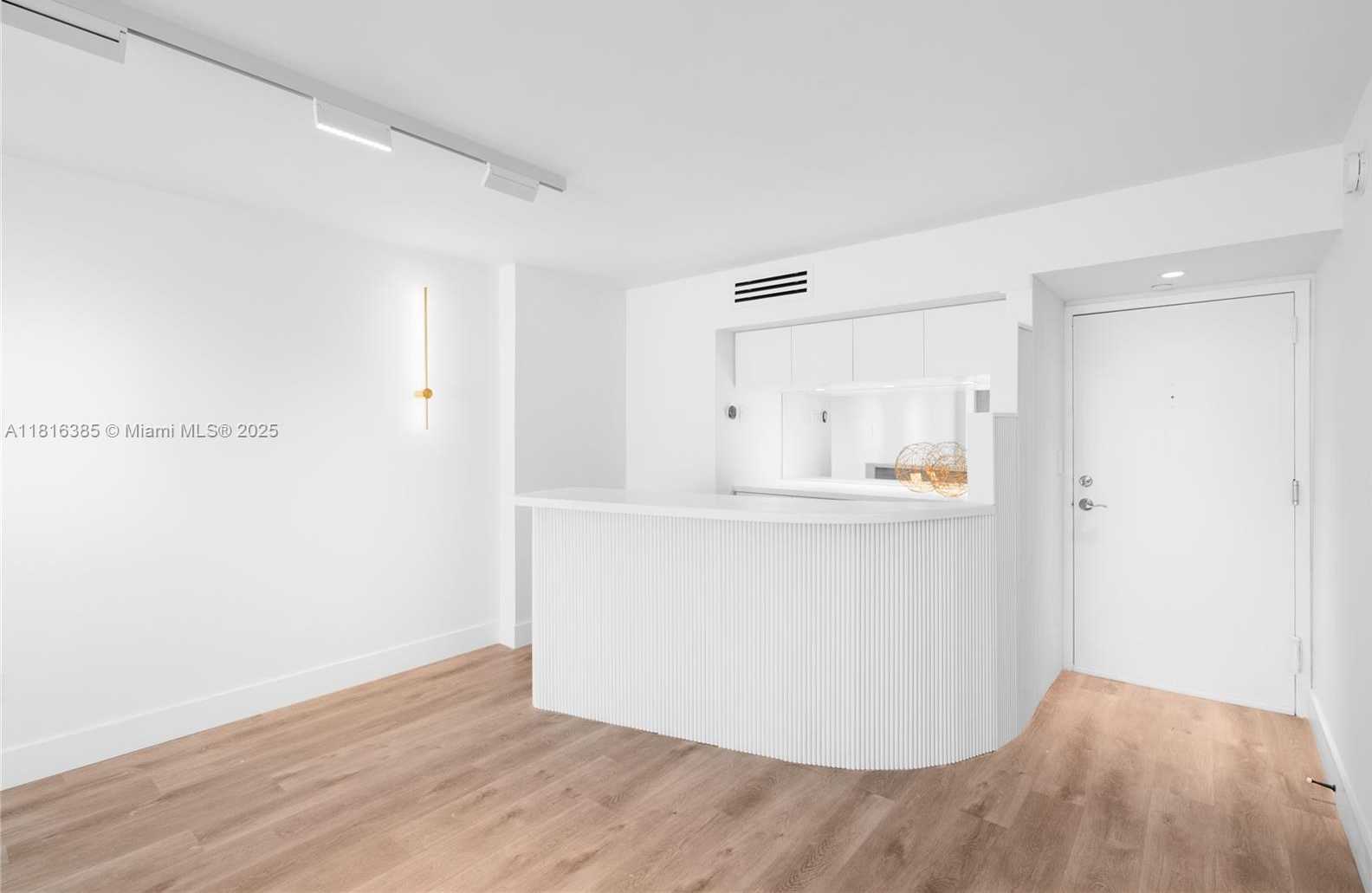 Small Image of 2655 COLLINS AVE #2408, Miami Beach Number 3
