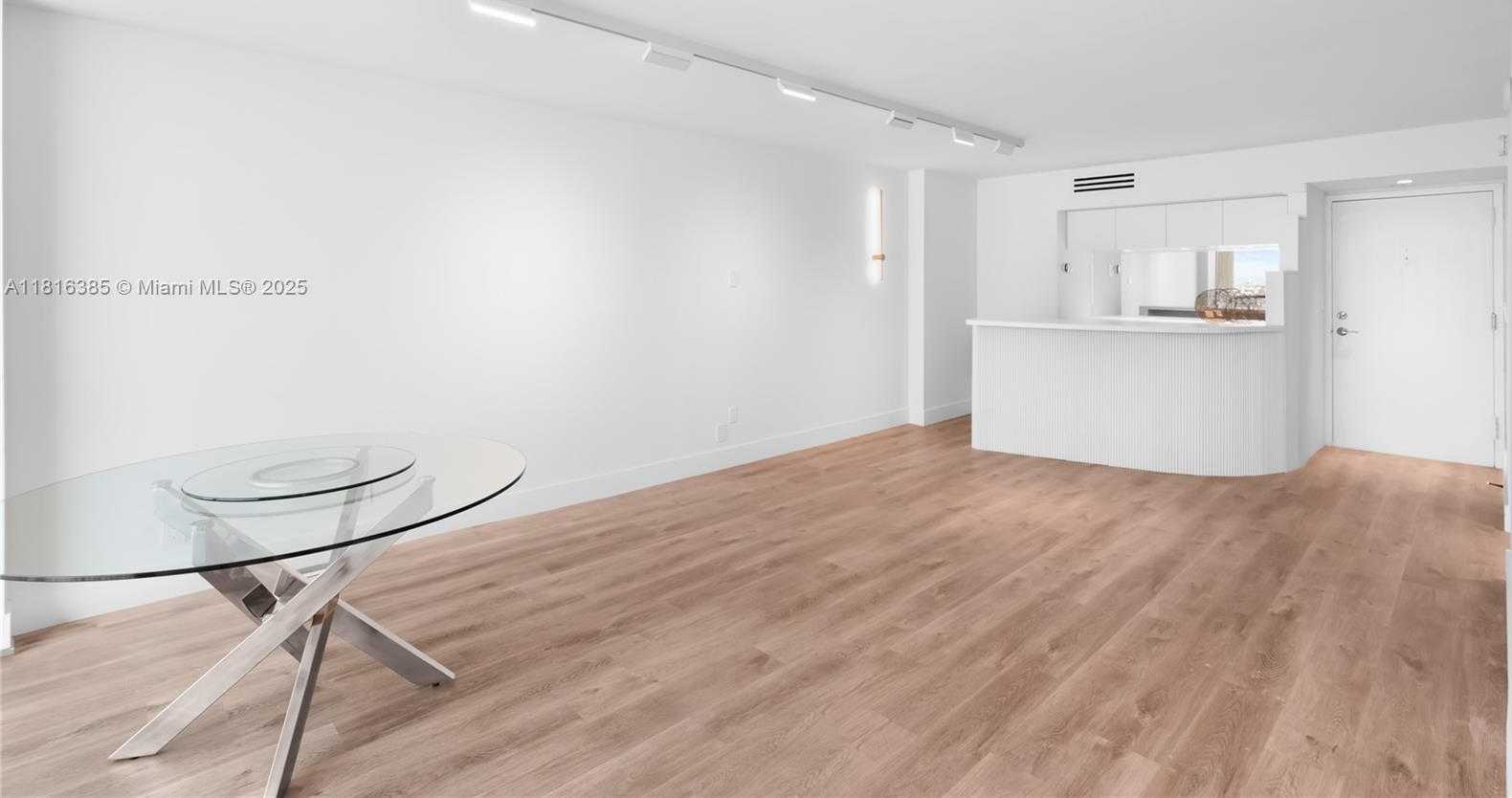 Small Image of 2655 COLLINS AVE #2408, Miami Beach Number 4