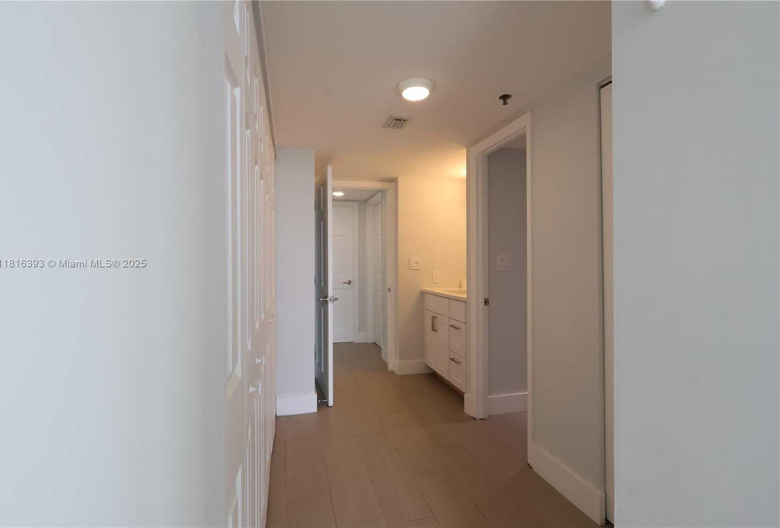 Small Image of 20515 EAST COUNTRY CLUB DR #543, Aventura Number 18