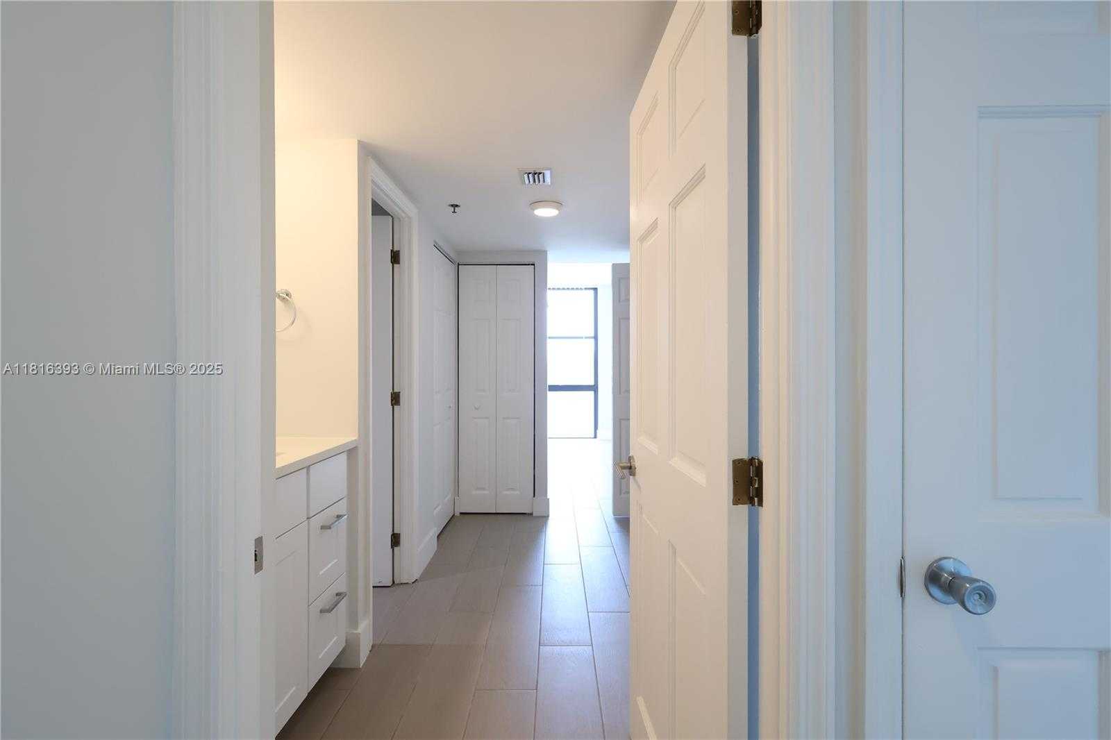 Small Image of 20515 EAST COUNTRY CLUB DR #543, Aventura Number 7