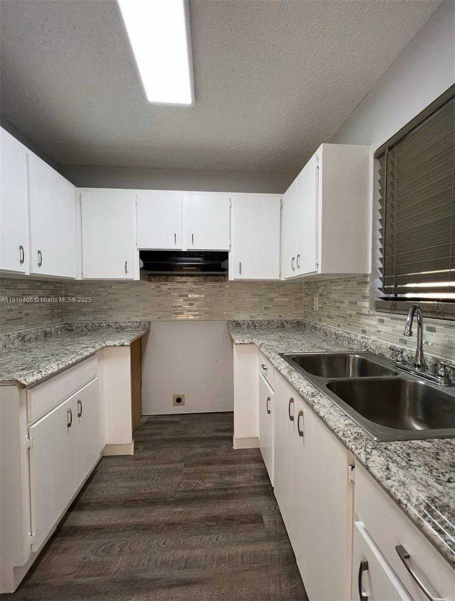 Small Image of 3041 WEST 76TH ST #B-204, Hialeah Number 5