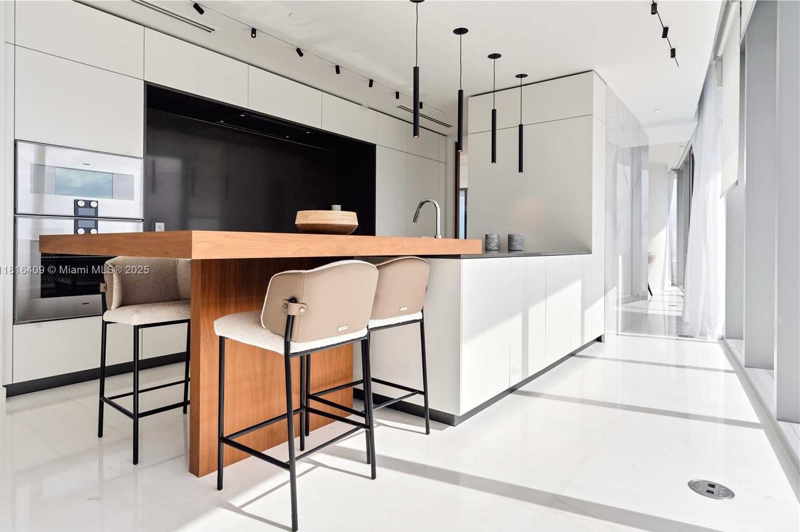 Small Image of 300 BISCAYNE BLVD WAY #5101, Miami Number 22