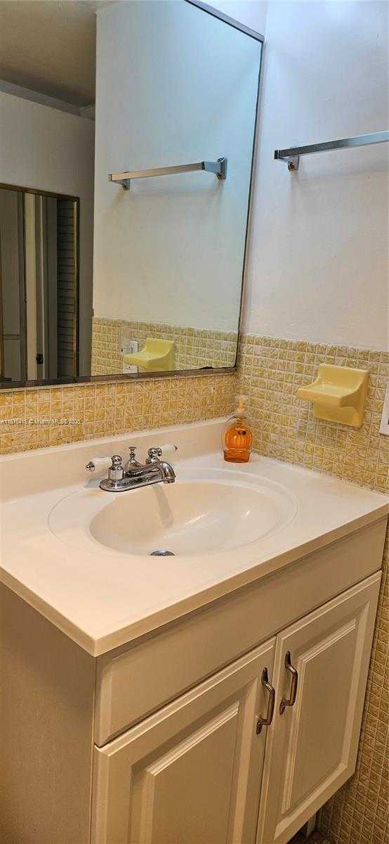 Small Image of 2851 LEONARD DR #J202, Aventura Number 14