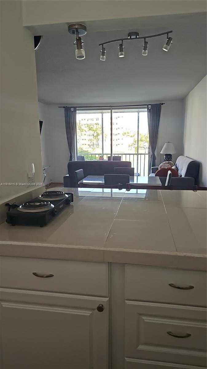 Small Image of 2851 LEONARD DR #J202, Aventura Number 25