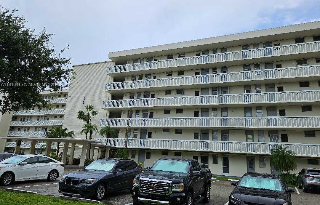 Small Image of 2851 LEONARD DR #J202, Aventura Number 9