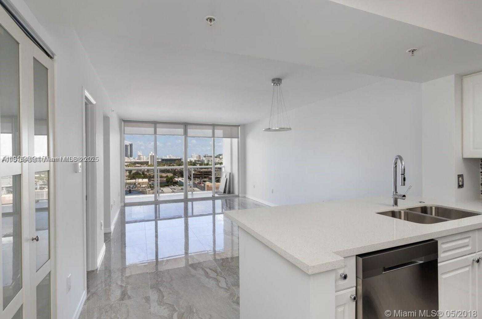 Small Image of 1900 SUNSET HARBOUR DR #1410, Miami Beach Number 9