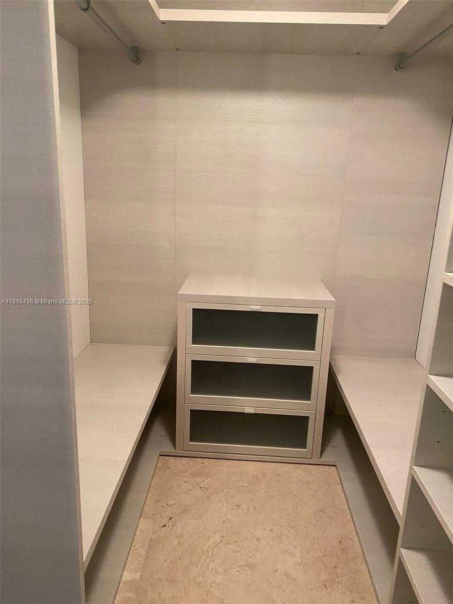 Small Image of 68 SOUTH EAST 6TH ST #3404, Miami Number 22
