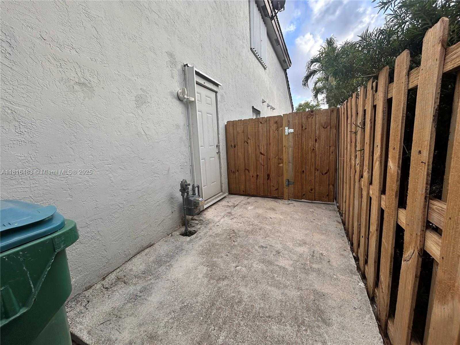 Small Image of 15960 SOUTH WEST 76TH ST, Miami Number 3