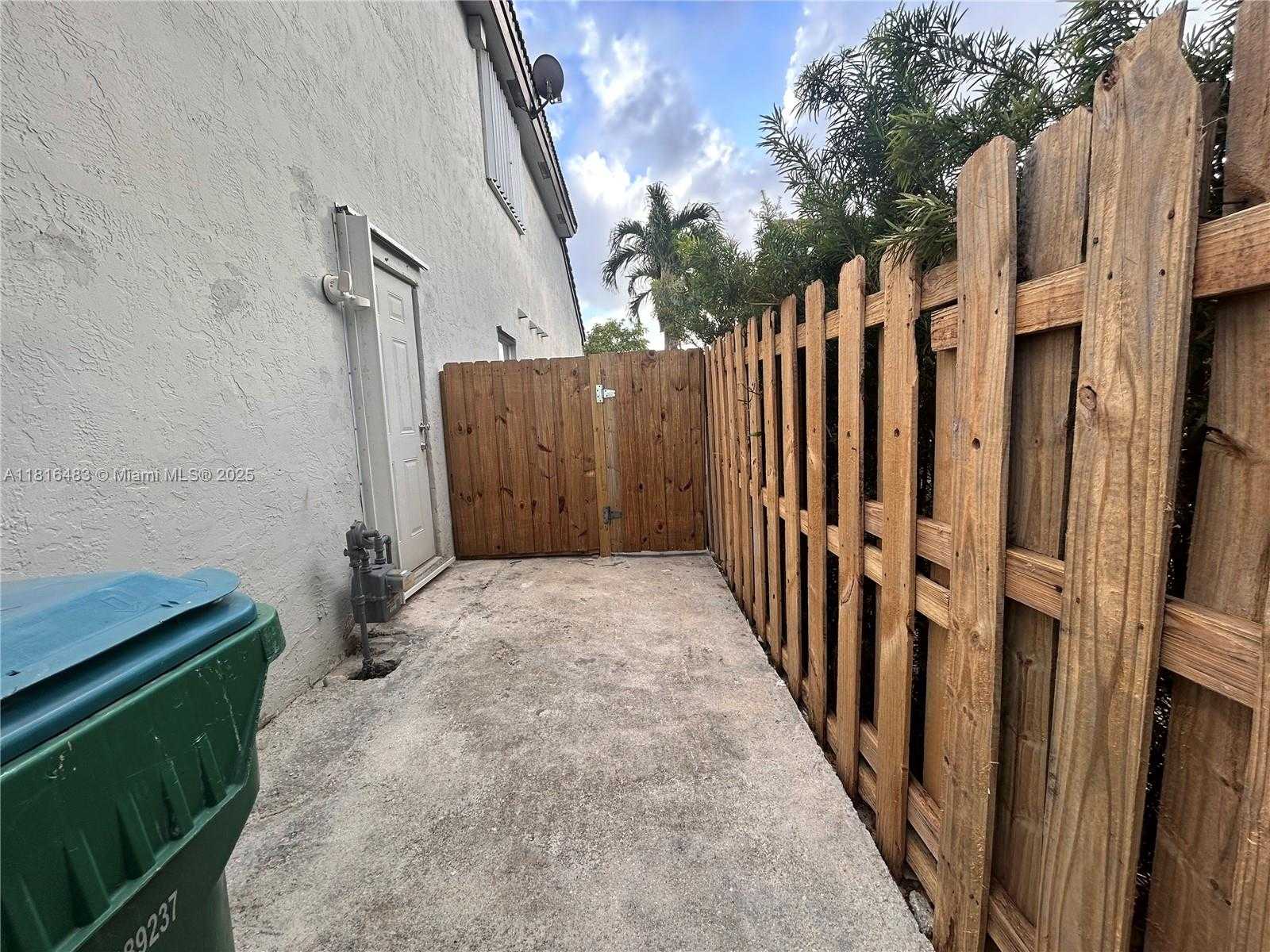 Small Image of 15960 SOUTH WEST 76TH ST, Miami Number 5