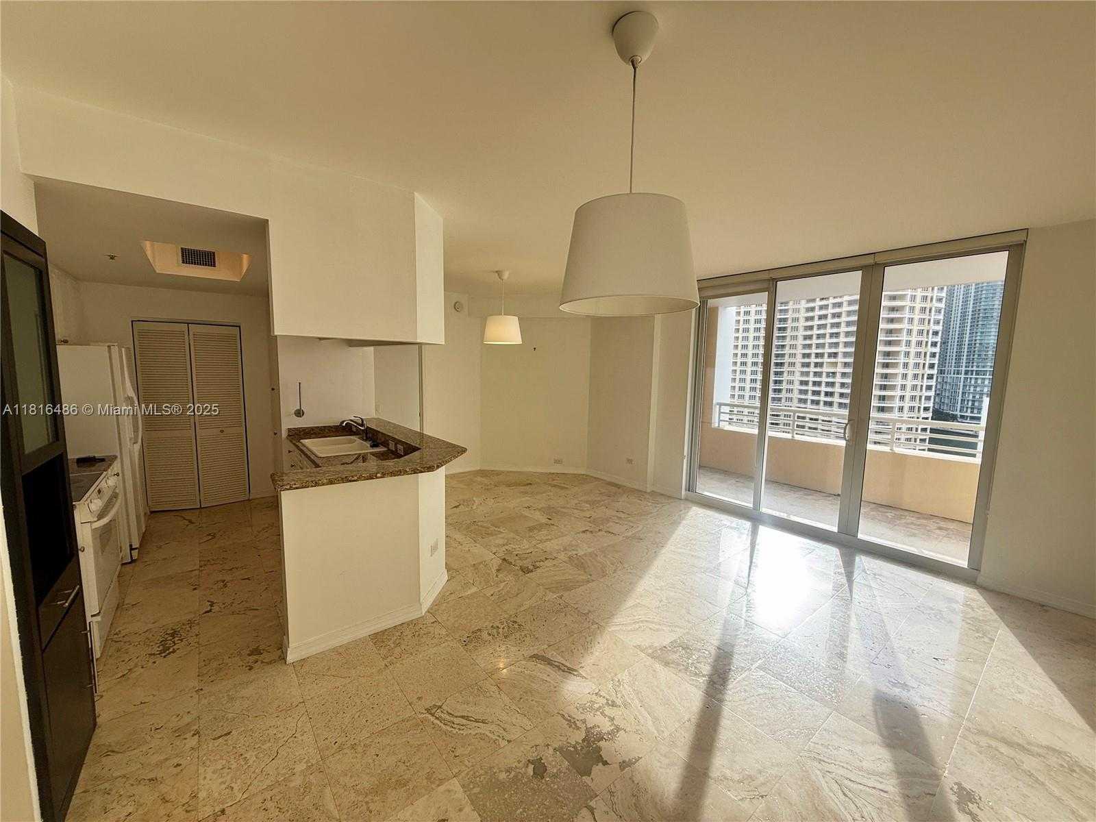 Small Image of 808 BRICKELL KEY DR #1603, Miami Number 4