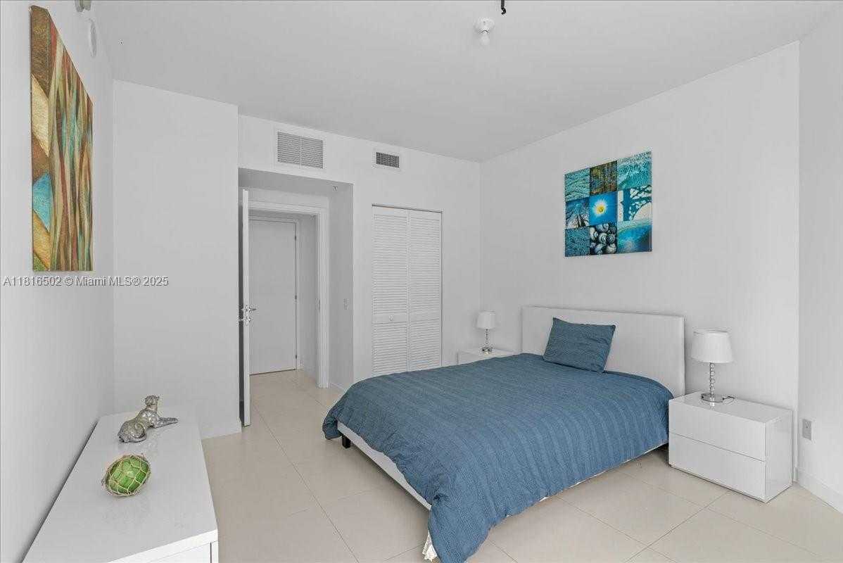 Small Image of 300 SOUTH BISCAYNE BLVD #T3302, Miami Number 14