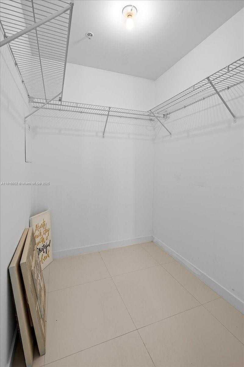 Small Image of 300 SOUTH BISCAYNE BLVD #T3302, Miami Number 17