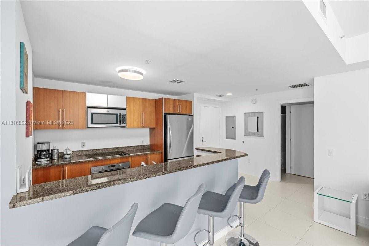 Small Image of 300 SOUTH BISCAYNE BLVD #T3302, Miami Number 5