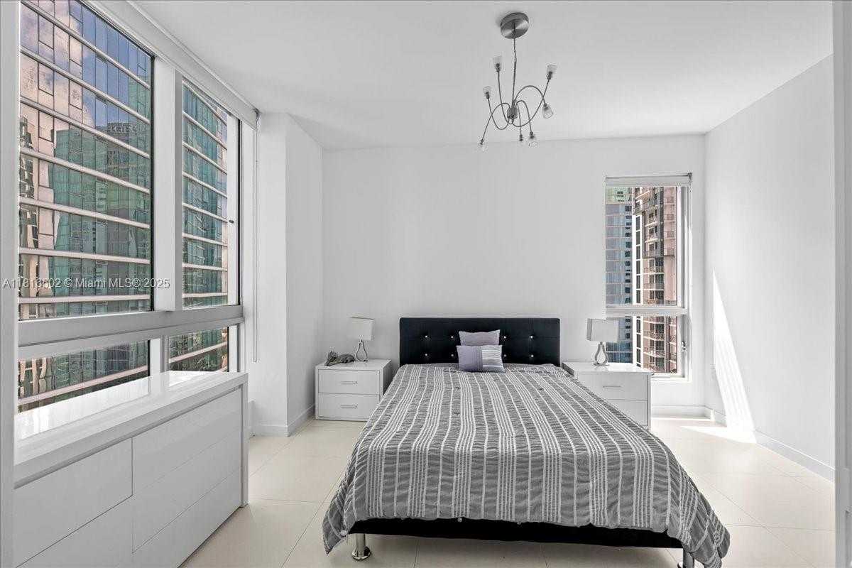 Small Image of 300 SOUTH BISCAYNE BLVD #T3302, Miami Number 7