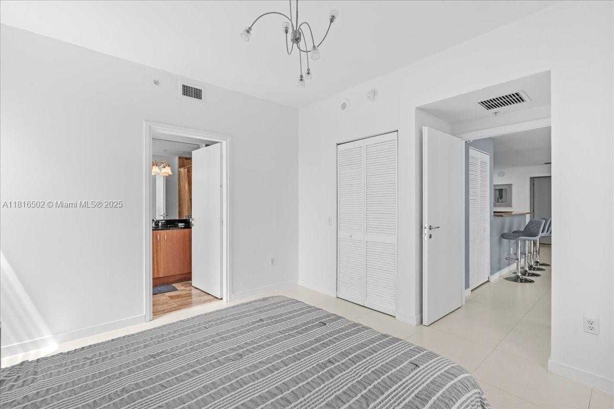 Small Image of 300 SOUTH BISCAYNE BLVD #T3302, Miami Number 9