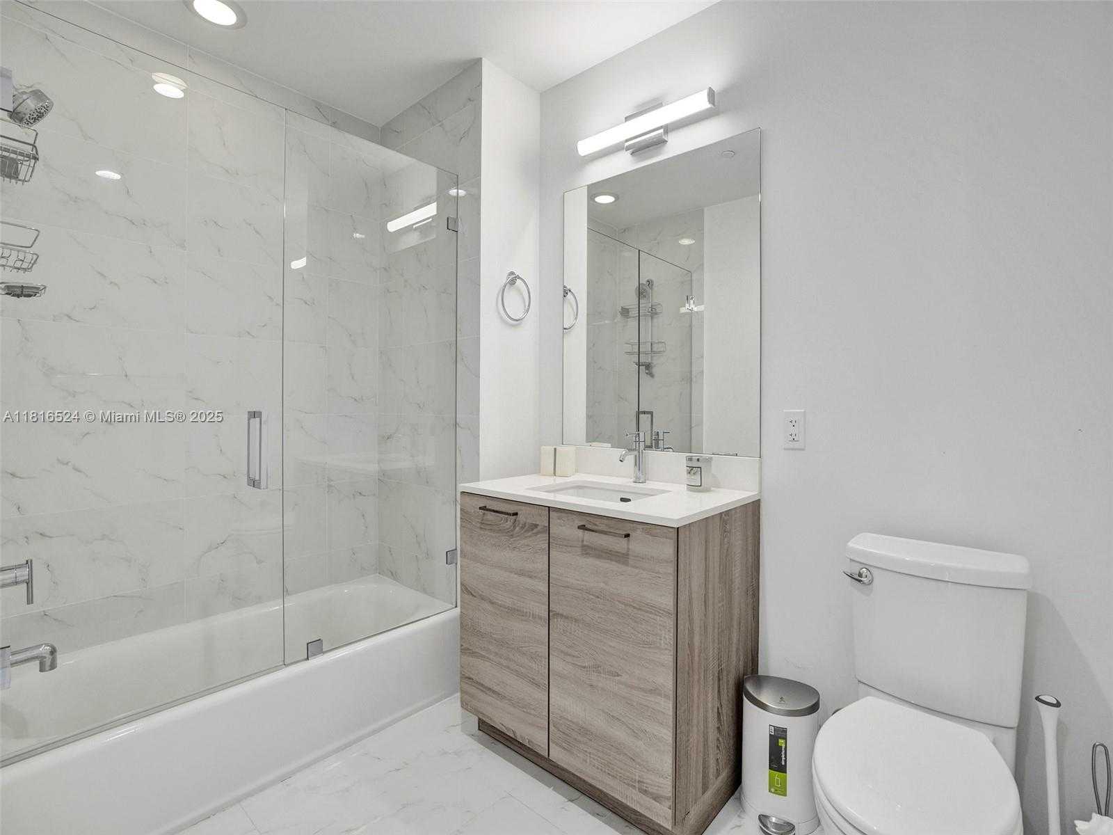 Small Image of 16385 BISCAYNE BLVD #3201/LPH01, North Miami Beach Number 16