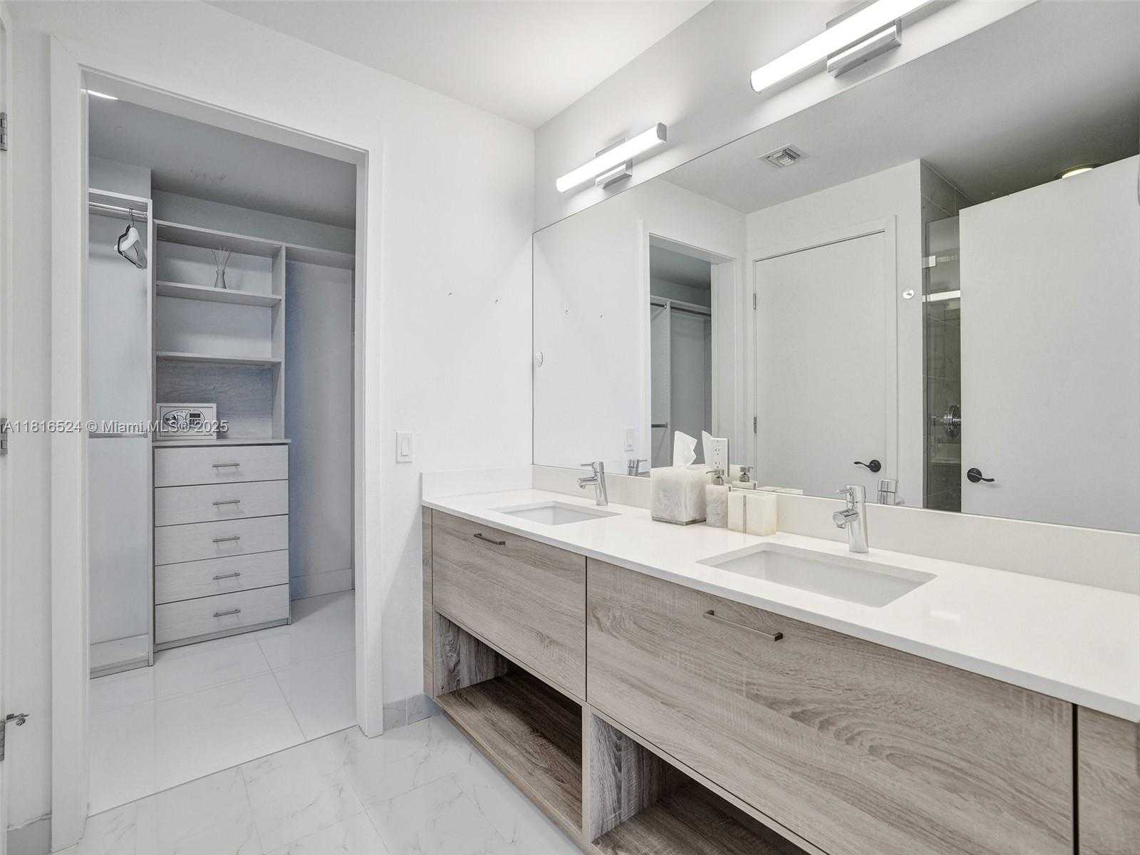 Small Image of 16385 BISCAYNE BLVD #3201/LPH01, North Miami Beach Number 7