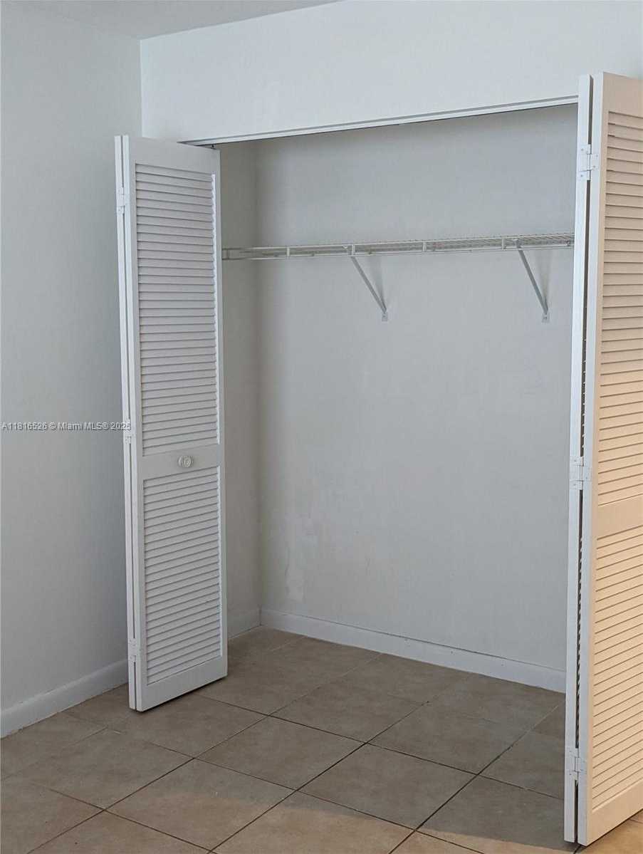 Small Image of Weston Number 16