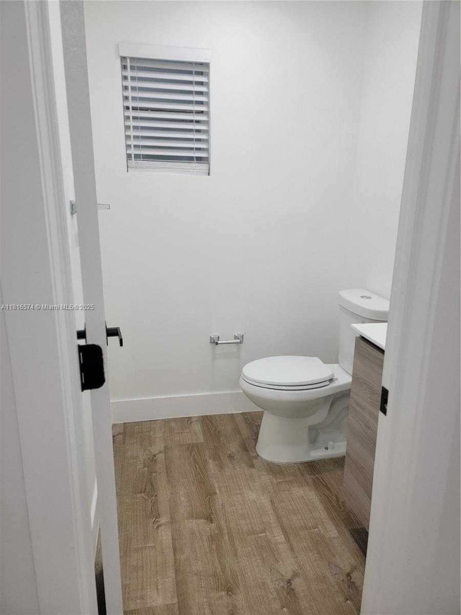 Small Image of 9371 FONTAINEBLEAU BLVD #I103, Miami Number 11