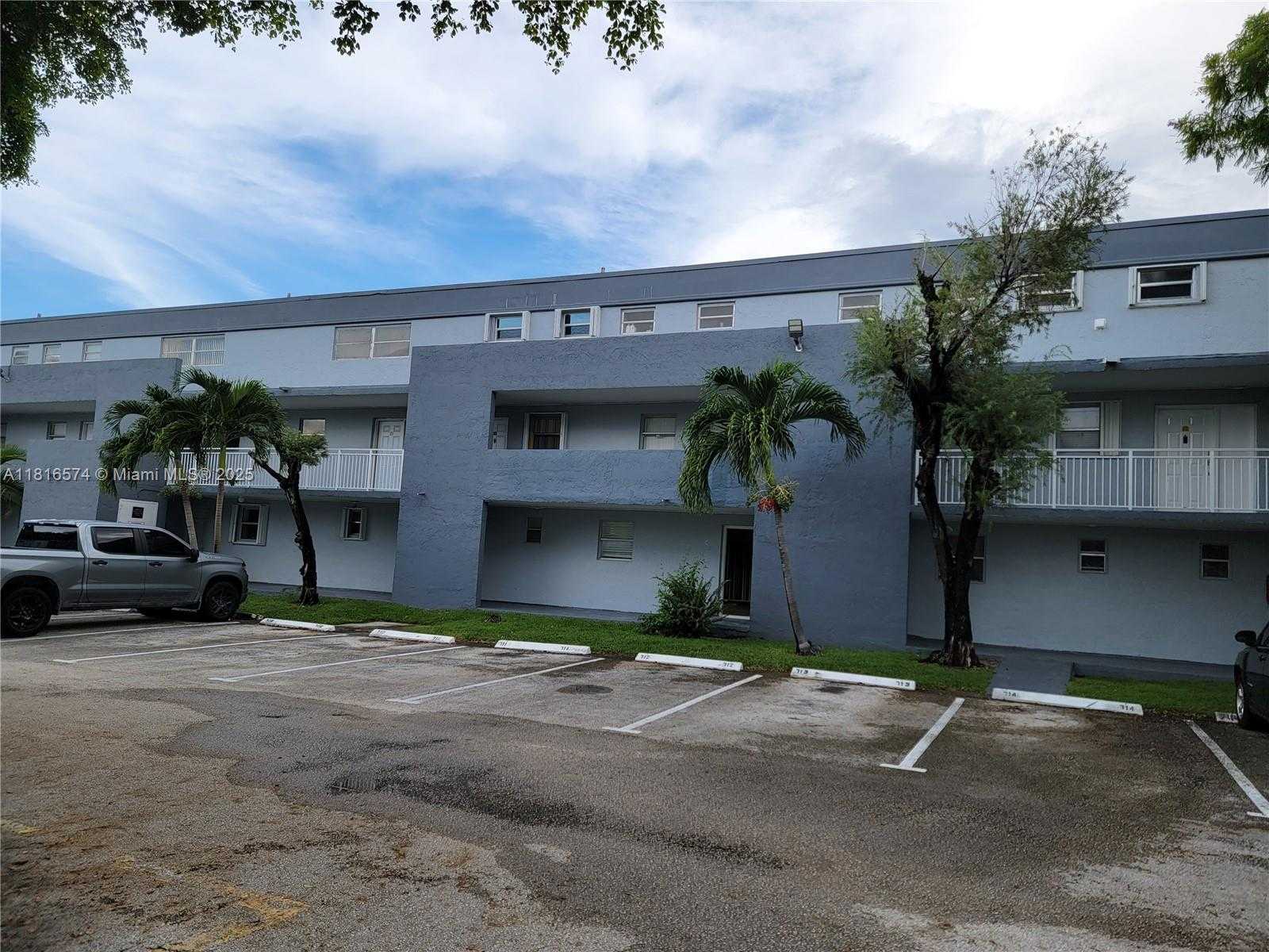 Small Image of 9371 FONTAINEBLEAU BLVD #I103, Miami Number 3