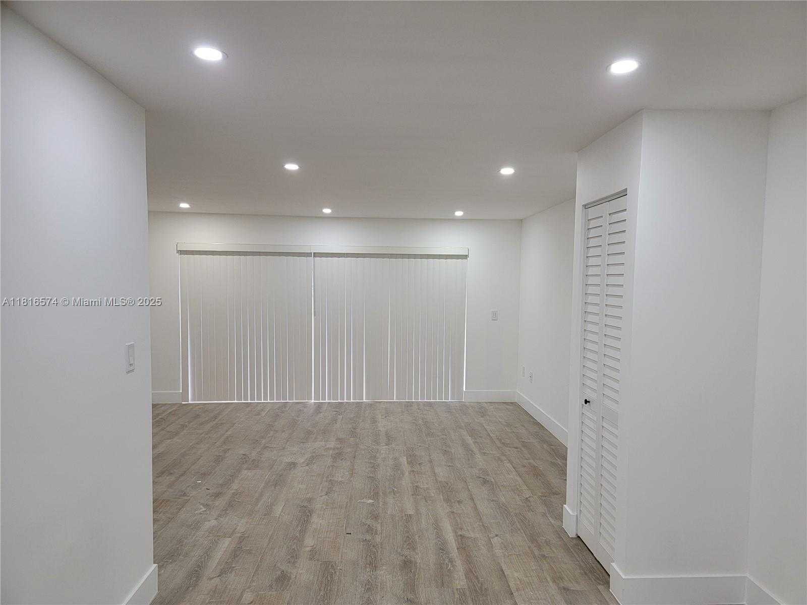 Small Image of 9371 FONTAINEBLEAU BLVD #I103, Miami Number 5