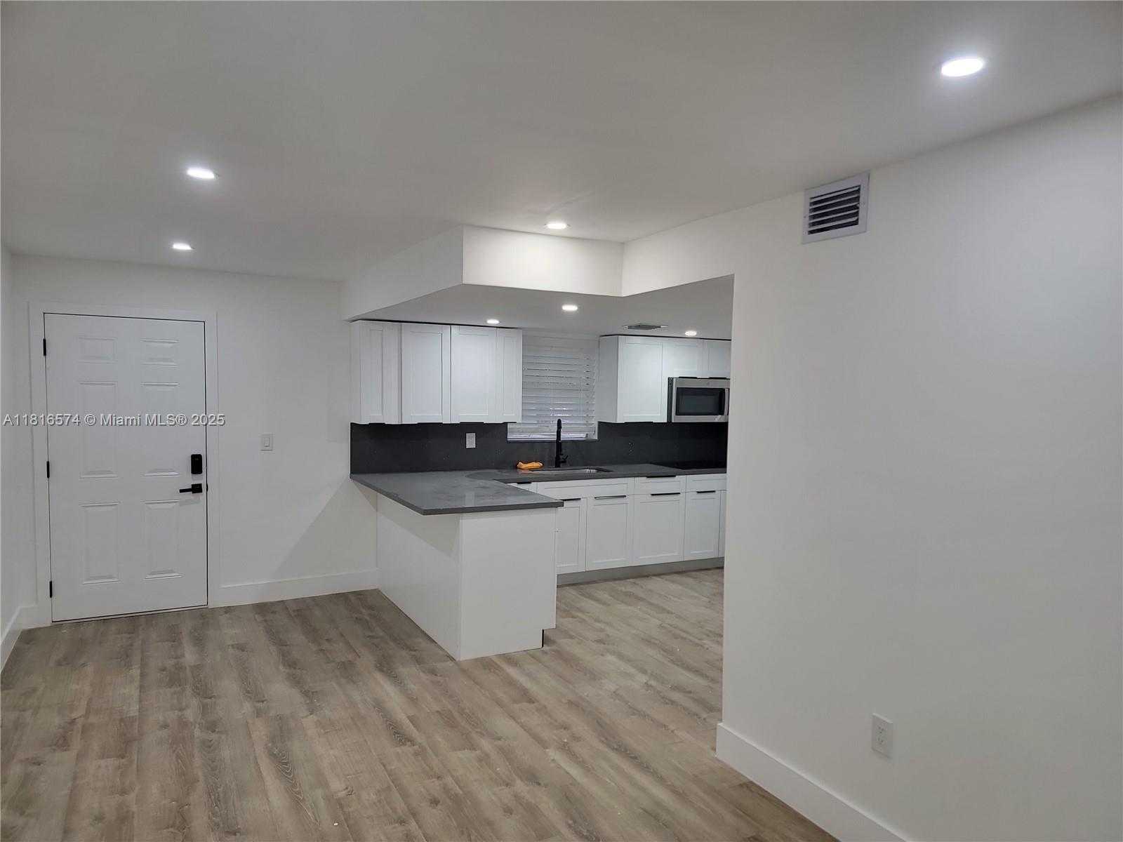 Small Image of 9371 FONTAINEBLEAU BLVD #I103, Miami Number 9