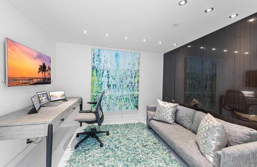 Small Image of 400 SOUTH POINTE DR #1006, Miami Beach Number 16