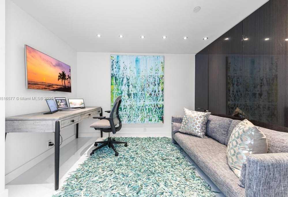 Small Image of 400 SOUTH POINTE DR #1006, Miami Beach Number 17