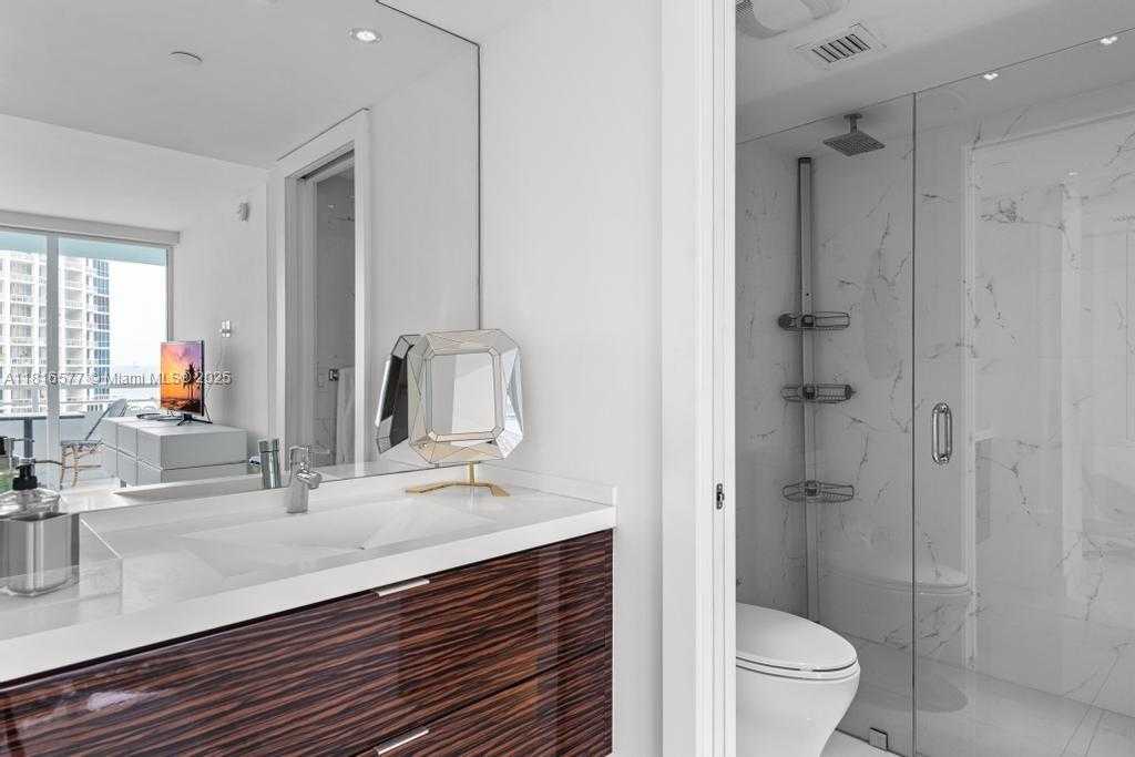 Small Image of 400 SOUTH POINTE DR #1006, Miami Beach Number 26