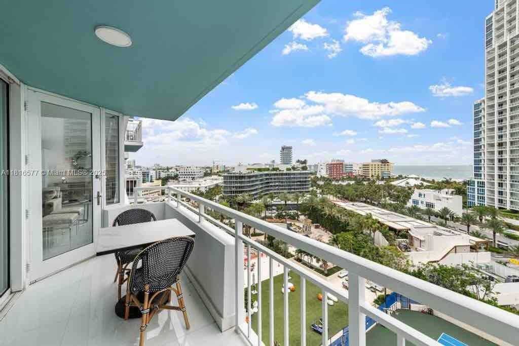Small Image of 400 SOUTH POINTE DR #1006, Miami Beach Number 32