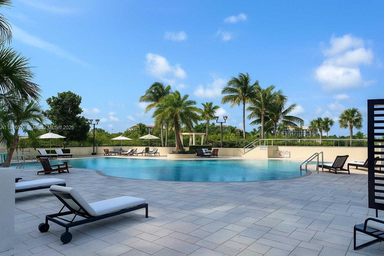 Small Image of 400 SOUTH POINTE DR #1006, Miami Beach Number 34