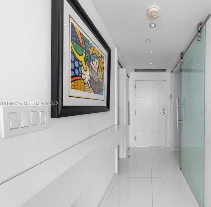 Small Image of 400 SOUTH POINTE DR #1006, Miami Beach Number 4