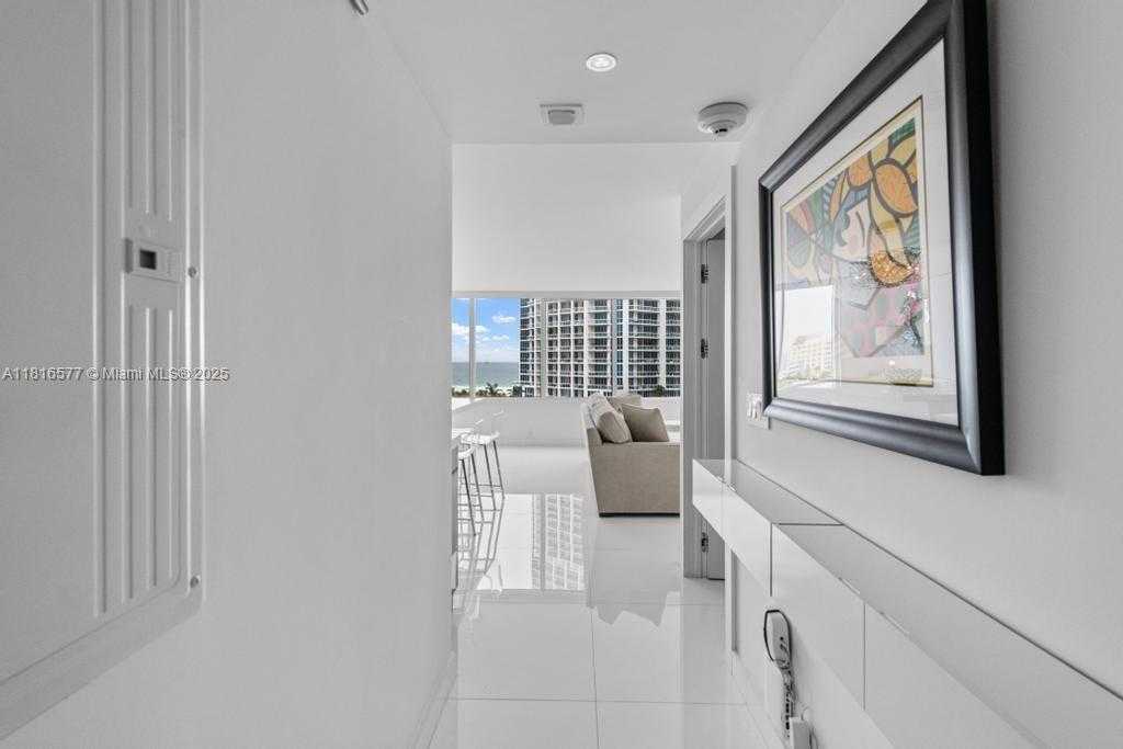 Small Image of 400 SOUTH POINTE DR #1006, Miami Beach Number 5