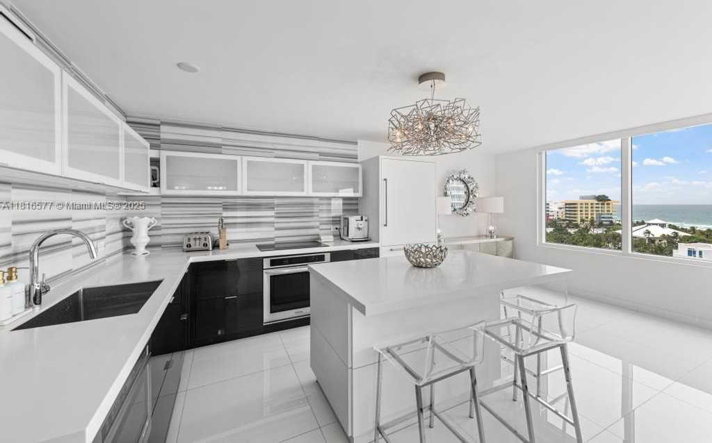 Small Image of 400 SOUTH POINTE DR #1006, Miami Beach Number 7