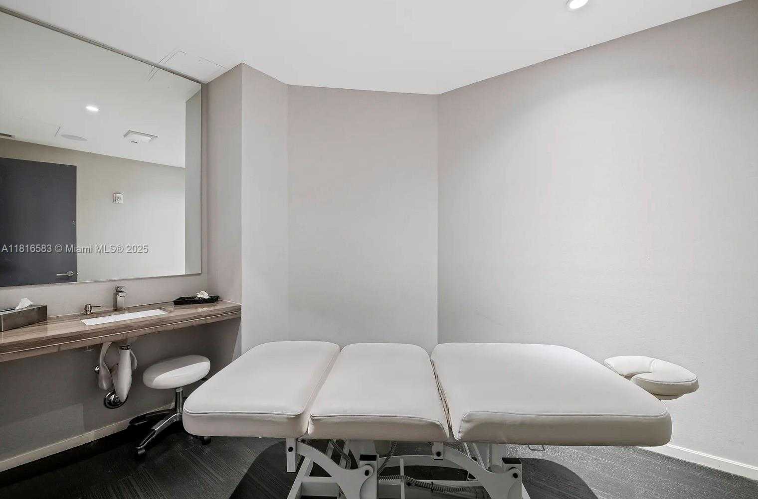 Small Image of 1300 BRICKELL BAY DR #906, Miami Number 23