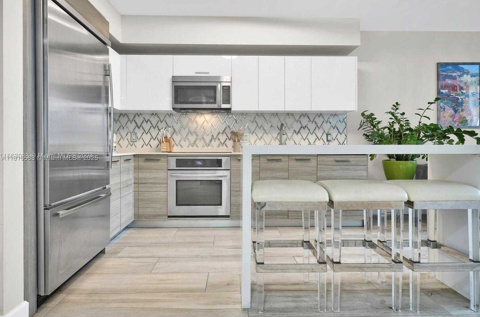 Small Image of 1300 BRICKELL BAY DR #906, Miami Number 4